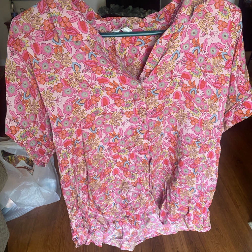 Lucky Brand Pink Floral V-Neck Short Sleeve Blouse